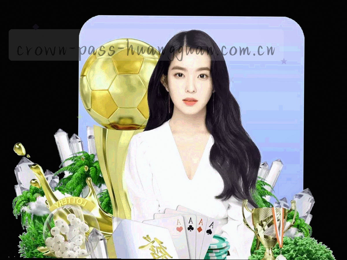四张暗色卡片以不同角度拼贴，每张卡片表面有细金线勾勒的抽象图形